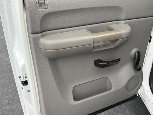 Photo of 2009 Summit White Chevrolet Silverado 2500