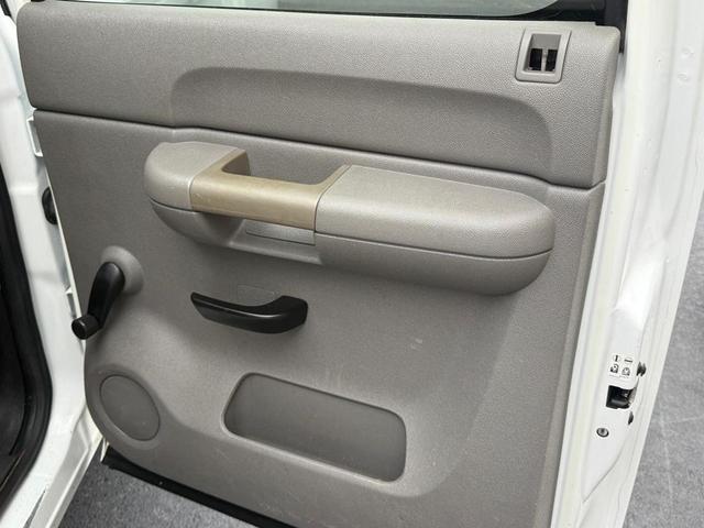 Photo of 2009 Summit White Chevrolet Silverado 2500