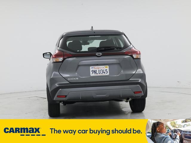 Photo of 2024 Gray Nissan Kicks