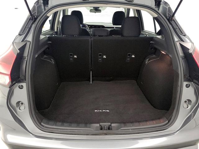 Photo of 2024 Gray Nissan Kicks