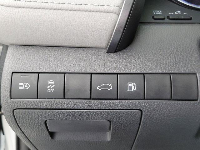 Photo of 2018 White Toyota Camry