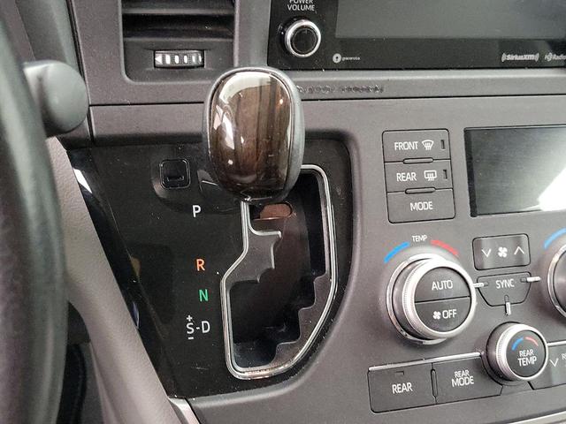 Photo of 2020 Black Toyota Sienna