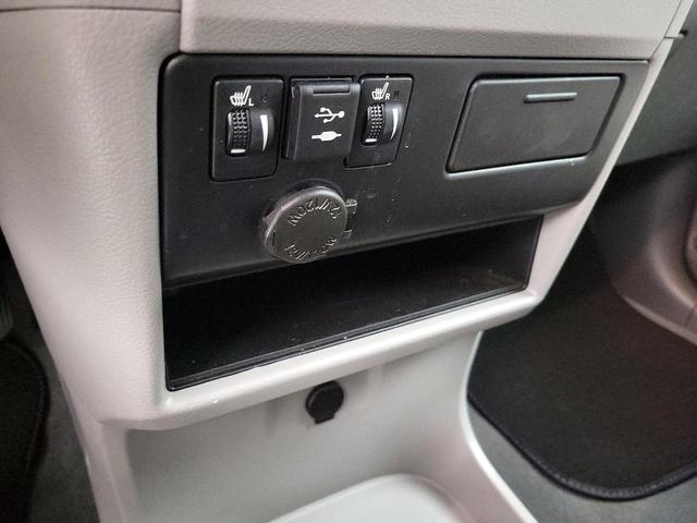 Photo of 2020 Black Toyota Sienna