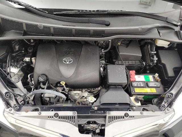 Photo of 2020 Black Toyota Sienna