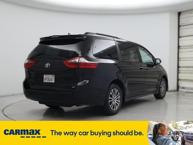 Photo of 2020 Black Toyota Sienna
