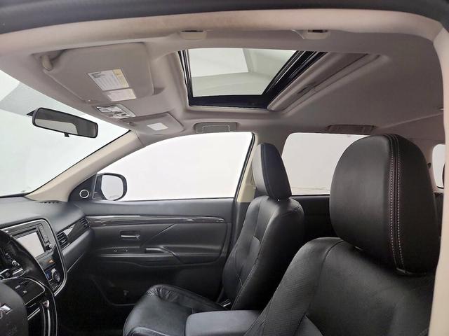 Photo of 2016 Brown Mitsubishi Outlander