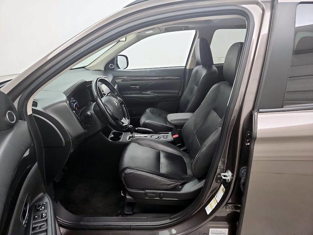 Photo of 2016 Brown Mitsubishi Outlander