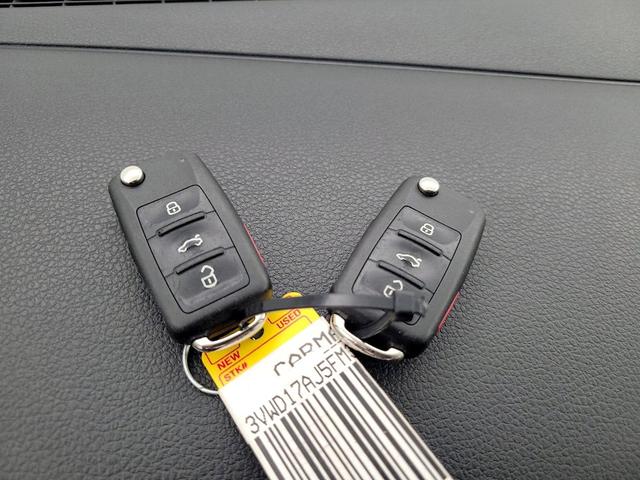 Photo of 2015 Gray Volkswagen Jetta