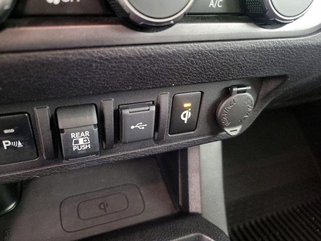 Photo of 2021 White Toyota Tacoma