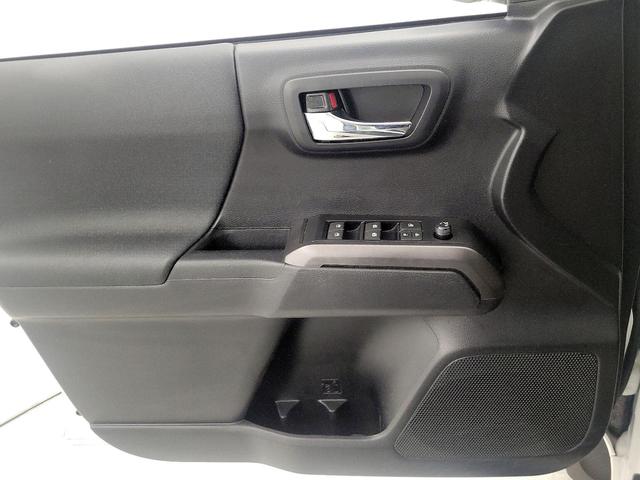 Photo of 2021 White Toyota Tacoma