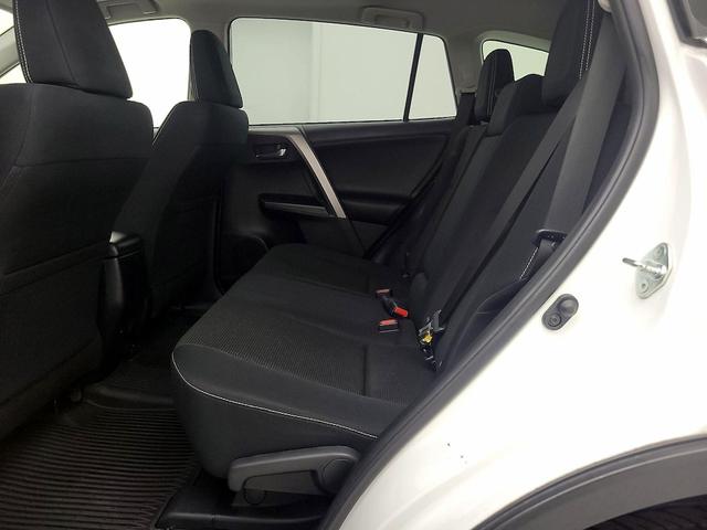 Photo of 2017 White Toyota RAV4