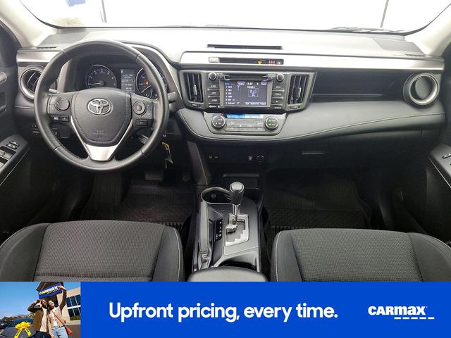 Photo of 2017 White Toyota RAV4