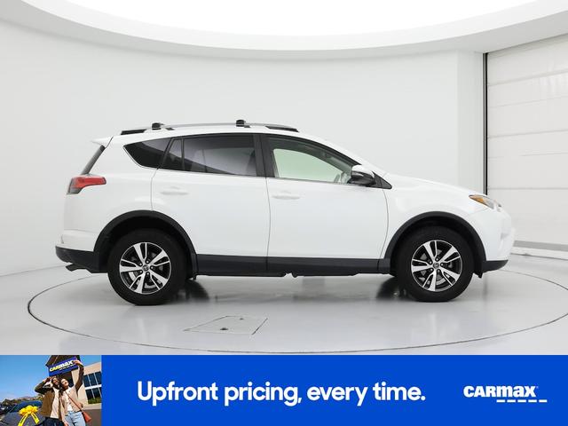 Photo of 2017 White Toyota RAV4