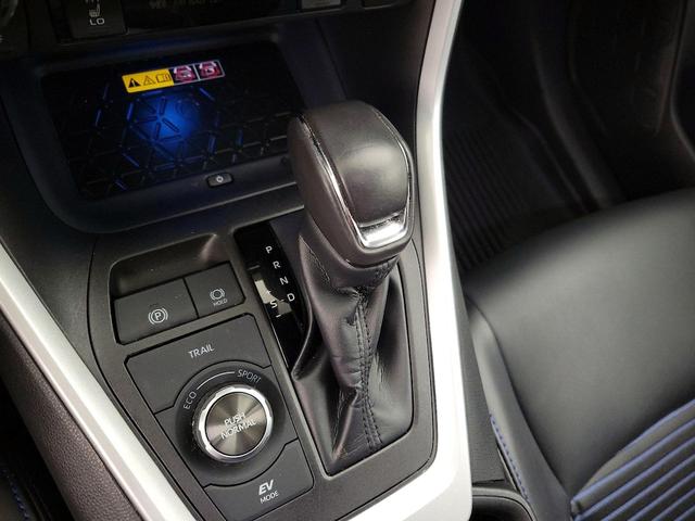 Photo of 2023 Silver Toyota RAV4 Hybrid