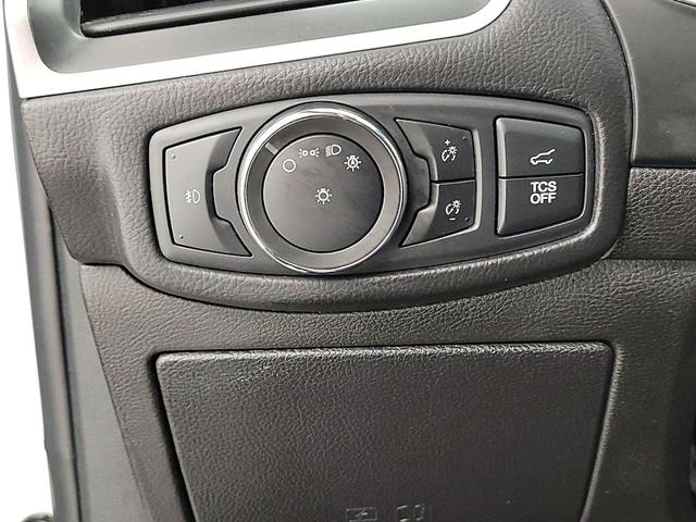 Photo of 2021 White Ford Edge