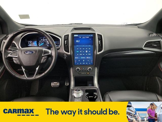 Photo of 2021 White Ford Edge