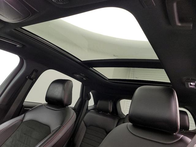 Photo of 2021 White Ford Edge