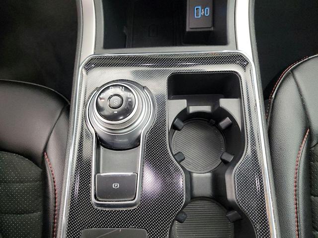 Photo of 2021 White Ford Edge
