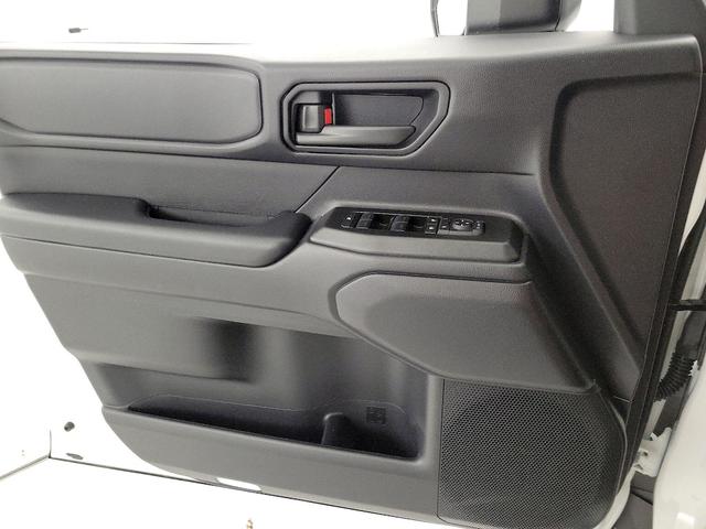 Photo of 2025 White Toyota Land Cruiser