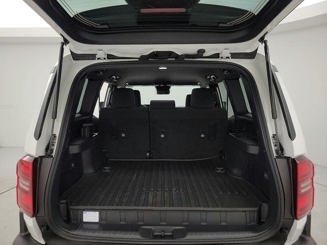 Photo of 2025 White Toyota Land Cruiser