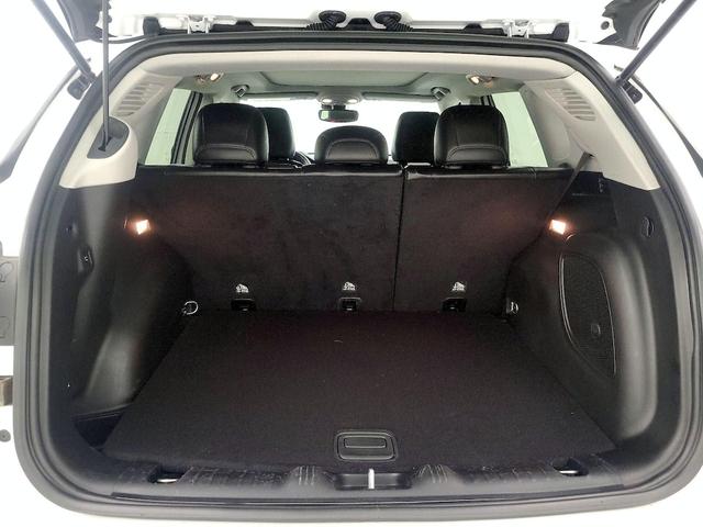 Photo of 2022 White Jeep Compass