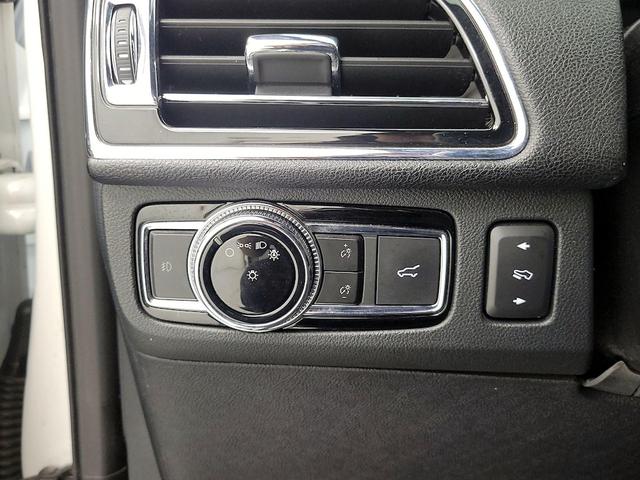 Photo of 2020 White Lincoln Navigator