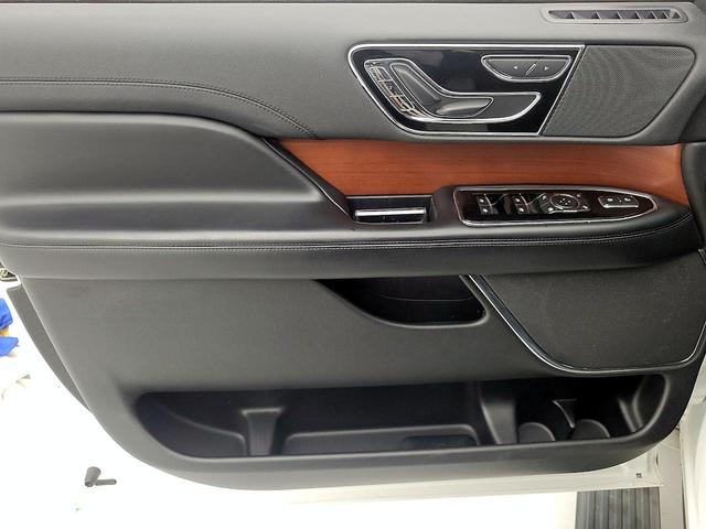 Photo of 2020 White Lincoln Navigator