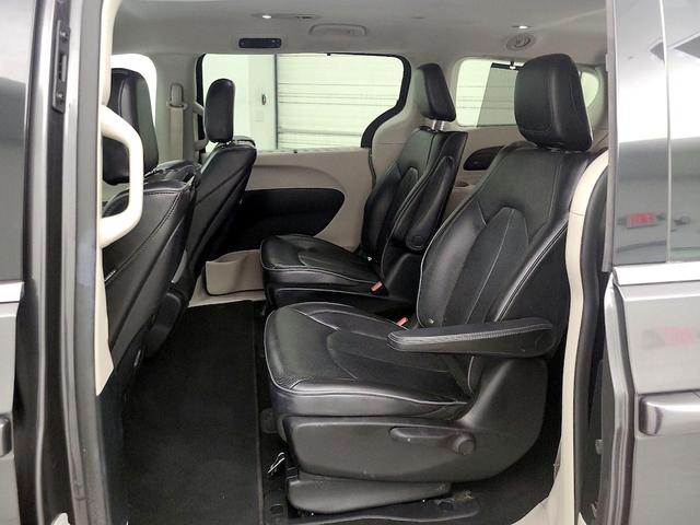 Photo of 2018 Gray Chrysler Pacifica Hybrid