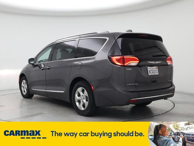 Photo of 2018 Gray Chrysler Pacifica Hybrid