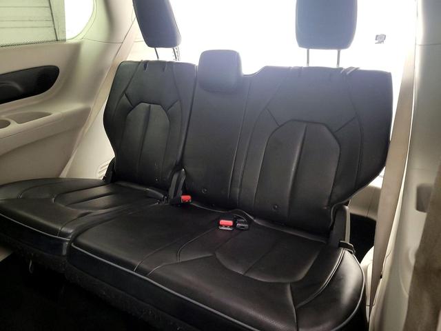 Photo of 2018 Gray Chrysler Pacifica Hybrid
