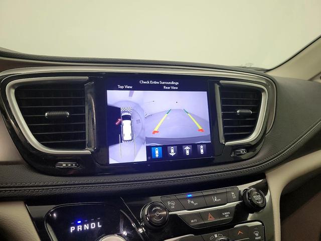 Photo of 2018 Gray Chrysler Pacifica Hybrid