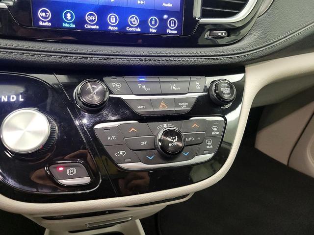 Photo of 2018 Gray Chrysler Pacifica Hybrid