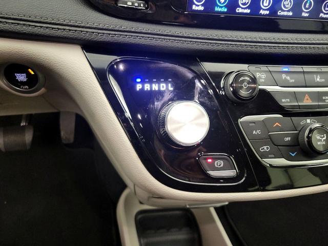 Photo of 2018 Gray Chrysler Pacifica Hybrid