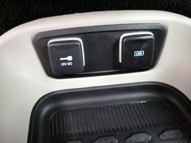 Photo of 2017 White Chrysler Pacifica