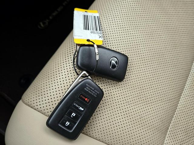 Photo of 2016 Pearl Lexus RX 350