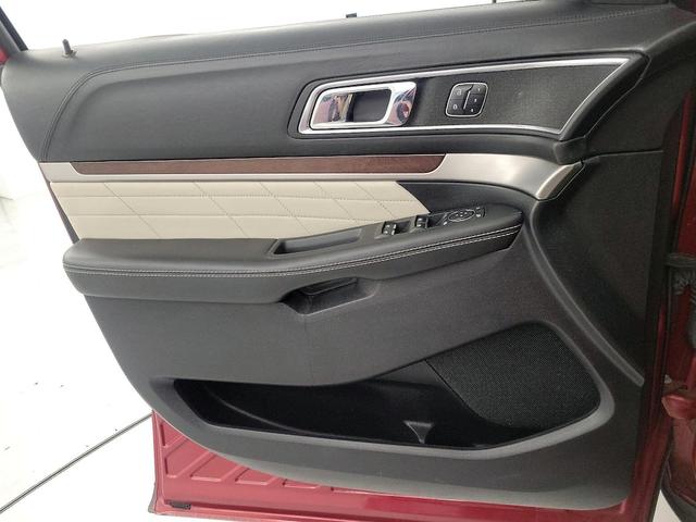 Photo of 2018 Red Ford Explorer