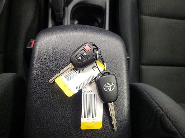 Photo of 2016 Black Toyota RAV4