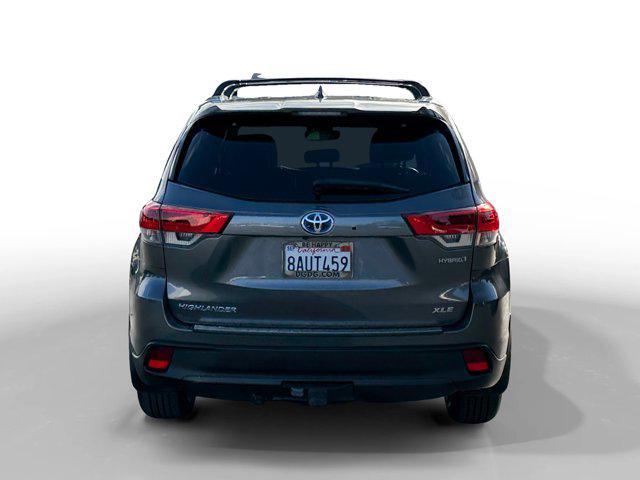 Photo of 2017 Predawn Gray Mica Toyota Highlander Hybrid