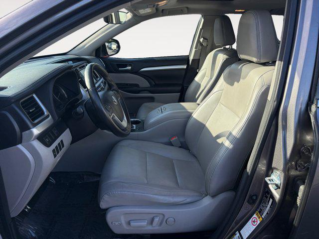 Photo of 2017 Predawn Gray Mica Toyota Highlander Hybrid