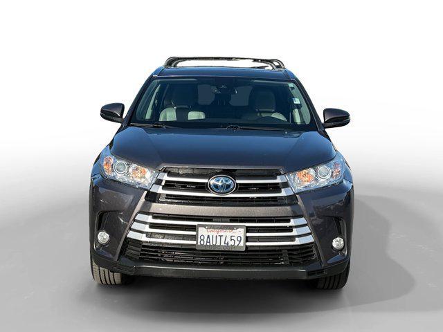 Photo of 2017 Predawn Gray Mica Toyota Highlander Hybrid