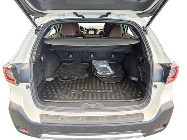 Photo of 2023 Crystal White Pearl Subaru Outback