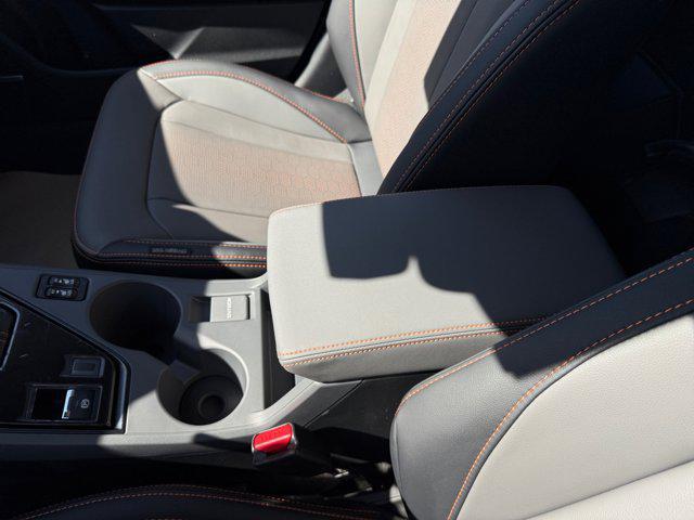 Photo of 2025 WHITE PEARL Subaru Crosstrek