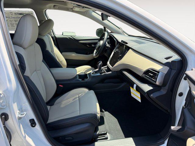 Photo of 2025 WHITE PEARL Subaru Outback