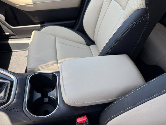 Photo of 2025 WHITE PEARL Subaru Outback