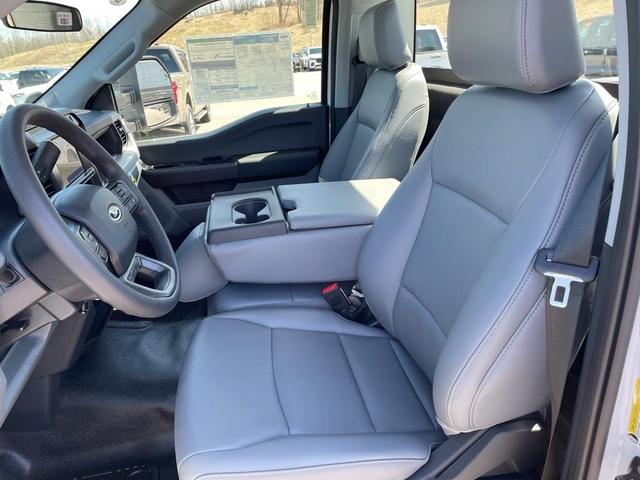 Photo of 2025 Oxford White Ford F-250