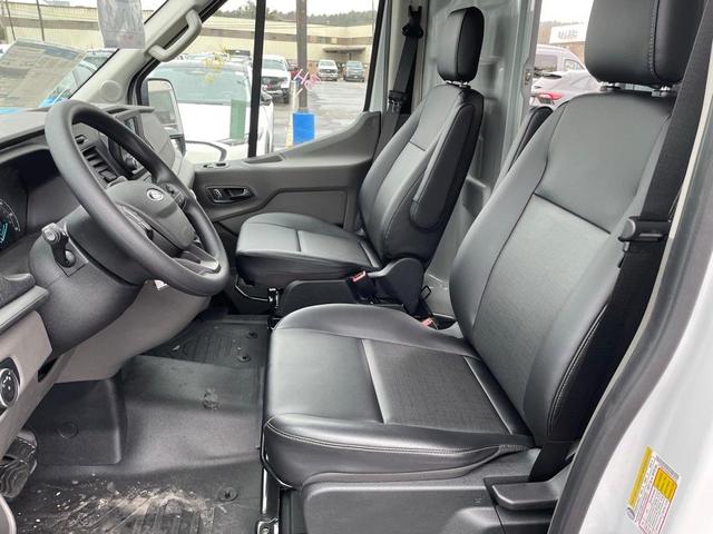Photo of 2025 Oxford White Ford Transit-250