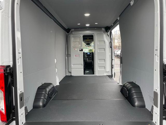 Photo of 2025 Oxford White Ford Transit-250
