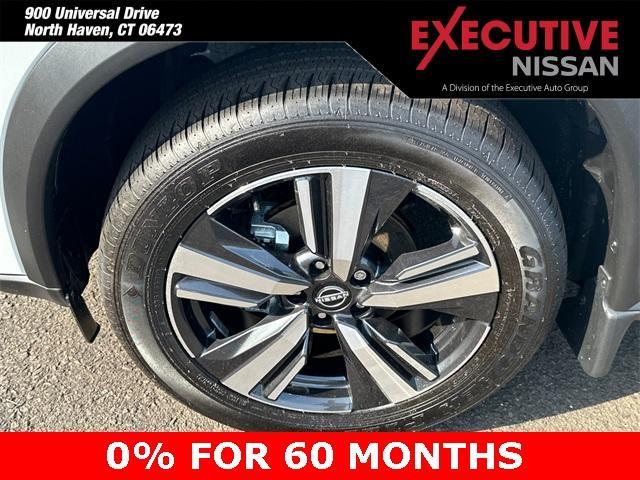 Photo of 2025 White / Black Nissan Rogue