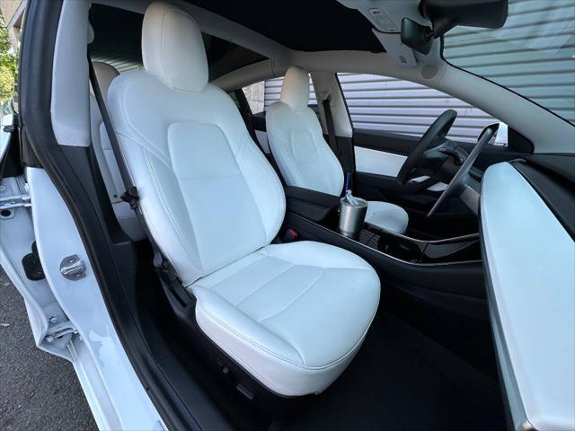 Photo of 2020 White Tesla Model 3