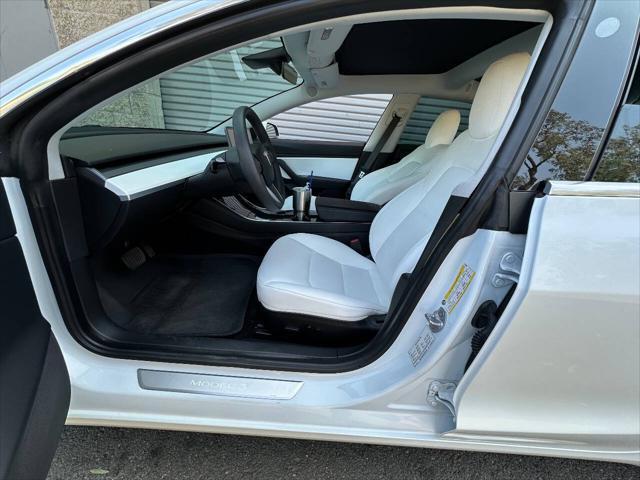 Photo of 2020 White Tesla Model 3